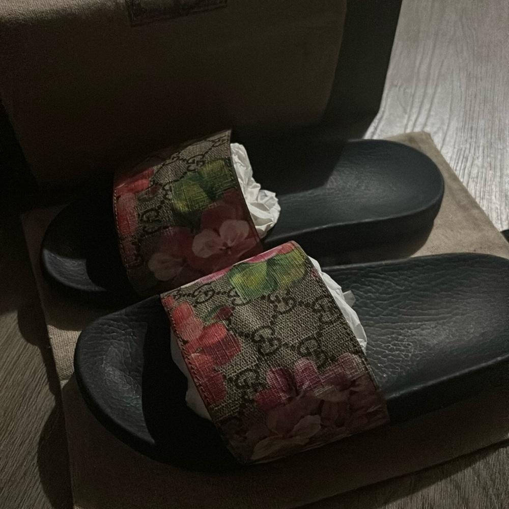 Gucci GG Blooms Supreme Floral Slide Sandal Sz. 6 with Gucci Dust Bag Pre Owned
